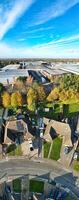 Antenne Vertikale Panorama- Aussicht von Luton und dunstable Stadt, Dorf von England Vereinigtes Königreich. November 13., 2023 foto