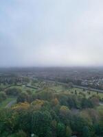 hoch Winkel Aussicht von britisch Landschaft Landschaft von Luton Stadt von England Vereinigtes Königreich foto