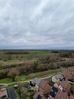 hoch Winkel Aussicht von Arlesey Stadt, Dorf von England Vereinigtes Königreich. das Aufnahmen war gefangen während wolkig und regnerisch Tag von feb 28., 2024 foto