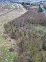 hoch Winkel Aussicht von Arlesey Stadt, Dorf von England Vereinigtes Königreich. das Aufnahmen war gefangen während wolkig und regnerisch Tag von feb 28., 2024 foto