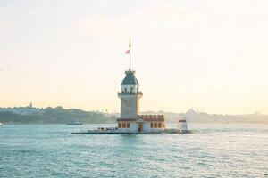 kiz kulesi oder Mädchen Turm beim Sonnenuntergang. Sehenswürdigkeiten von Istanbul foto