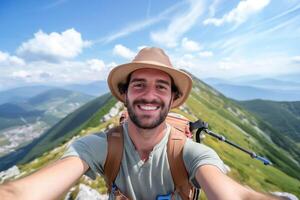 ai generiert Mann mit Rucksack suchen beim Berg, ai generiert foto