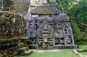 lamanai archäologisch Reservieren Maya Mast Tempel im belize Urwald foto