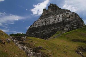 lamanai archäologisch Reservieren Maya Mast Tempel im belize Urwald foto