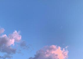 Blau Hintergrund mit Wolken foto