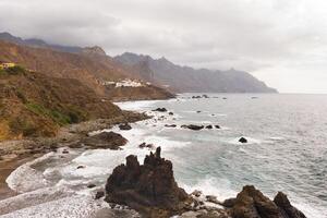 das sandig Strand von benijo auf das Insel von teneriffa.the Kanarienvogel Inseln. Spanien foto