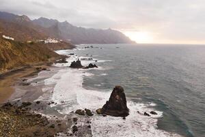 das sandig Strand von benijo auf das Insel von teneriffa.the Kanarienvogel Inseln. Spanien foto