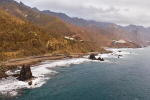 das sandig Strand von benijo auf das Insel von teneriffa.the Kanarienvogel Inseln. Spanien foto