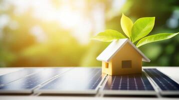 ai generiert ein Modell- Haus mit ein Grün Blatt auf das Dach ist platziert Nächster zu Solar- Paneele mit ein hell, sonnendurchflutet Hintergrund, symbolisieren umweltfreundlich Energie Lösungen zum Clever Häuser foto
