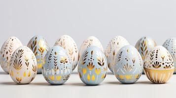 ai generiert Gold und Pastell- bunt Ostern Ei, ai foto