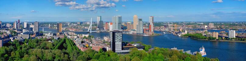 Aussicht von Rotterdam Stadt und das Erasmus Brücke foto