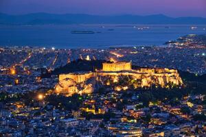 ikonisch Parthenon Tempel beim das Akropolis von Athen, Griechenland foto