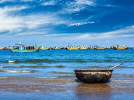 Angeln Boot auf Strand. mui ne, Vietnam foto