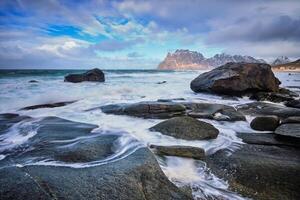 Strand von Fjord im Norwegen foto