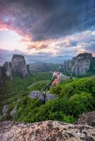 Sonnenuntergang Himmel und Klöster von Meteora foto