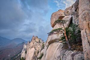 Aussicht von ulsanbawi Felsen Gipfel. Seoraksan National Park, Süd Korea foto