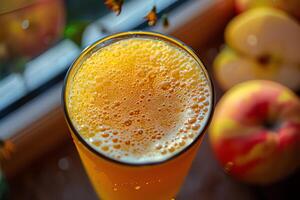 ai generiert Glas von Apfel Saft ist auf das Tabelle foto