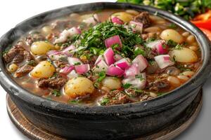 ai generiert pozole Mexikaner Essen im das Küche Tabelle Fachmann Werbung Essen Fotografie foto