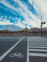 ein Japan Tempel gesehen von das Straße foto