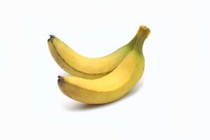 isoliert Cavendish Bananen auf Weiß Hintergrund. es ist ein Obst mit gut schmecken. es hat ein köstlich Aroma. das schälen ist dünn, nicht klebrig. das Haut Farbe von Bananen wendet sich golden Gelb wann reif. foto