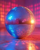ai generiert Spiegelball. glänzend Disko Ball auf hölzern Fußboden mit rot und Blau Licht foto