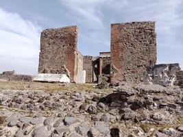 Pompeji, das uralt römisch Stadt begraben durch das Eruption von montieren Vesuv, steht wie ein UNESCO Welt Erbe Grundstück, Angebot ein einzigartig Blick in Täglich Leben während das römisch Reich. foto