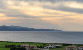Wolken Sonnenuntergang Über das Berge und das Mittelmeer Meer im Zypern 3 foto