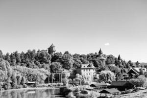 Fotografie zum Thema Alte Backsteinburg mit großem Turm foto