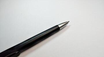 Stift auf ein Weiß Hintergrund, Nahaufnahme, selektiv Fokus. foto
