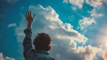 ai generiert des Mannes Hand erreichen oben auf Blau Himmel mit Weiß Wolken Hintergrund foto