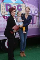 los Engel - - sep 26 Sharon Osbourne, Perle Osbourne, lisa stelly beim das doc mcstuffins doc Handy, Mobiltelefon Veranstaltung beim das Hain auf September 26, 2013 im los Engel, ca. foto