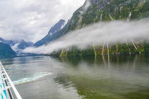 szenisch Aussicht von Milford Klang Fjordland, Süd Insel, Neu Neuseeland foto