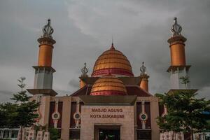 Sukabumi, Indonesien - - Januar 14 .. 2024 - - sukabumi Stadt großartig Moschee oder Masjid agung kota sukabumi im Nachmittag foto