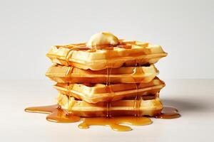 ai generiert frisch lecker Wiener Waffeln mit Sirup und Eis Sahne auf Licht Hintergrund, Nahansicht foto