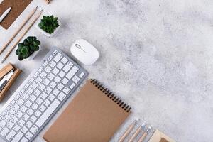 oben Aussicht Arbeit Schreibtisch Büro Arbeitsplatz foto