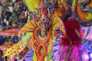 Rio, Brasilien, Februar 12, 2024. Paraden von das Samba Schulen unidos tun viradouro von das Besondere Gruppe, während das Karneval im das Stadt von Rio de Janeiro im Sapucai Straße foto