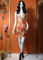 ai generiert modisch Abend Orange Sommer- Kleid auf ein Mannequin. ai generativ. ai generativ foto