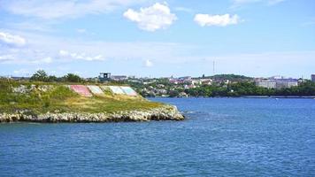 Seelandschaft mit Blick auf die Stadt. Sewastopol, Krim foto