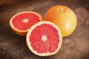 2 Grapefruit geschnitten foto