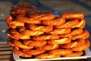 Türkisch Bagels vereinbart worden im ein Reihe foto