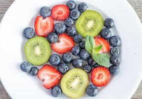 gemischt Beeren und Kiwi Obst foto