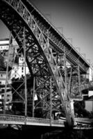 Stadt von porto im Portugal. ponte luiz ich Brücke Über Douro Fluss und historisch die Architektur von das alt Stadt. foto