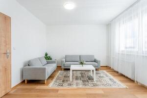 modern Leben Zimmer Innere mit natürlich Licht foto