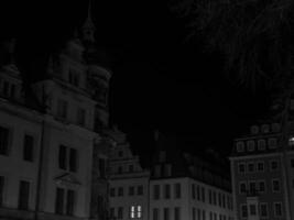 das Stadt von Dresden beim Nacht foto