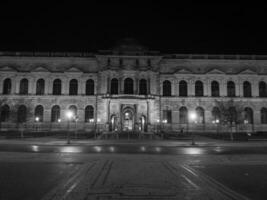 das Stadt von Dresden beim Nacht foto