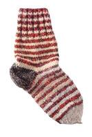 Stricken Socken von Wolle Fäden. handgemacht gemütlich hausgemacht warm Winter bunt gestreift Socken foto