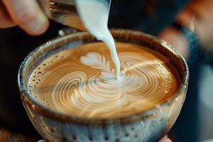 ai generiert ein Baristas Hand anmutig gießt Milch in ein Tasse von Kaffee, Erstellen ein wirbelnd Meisterstück von kontrastieren Farben und Texturen. foto