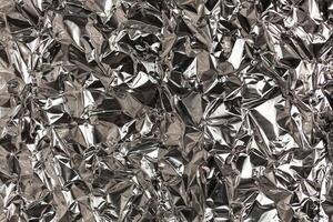 voll Rahmen nehmen von ein Blatt von zerknittert Silber Aluminium vereiteln foto