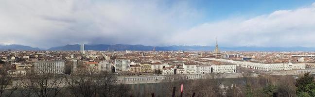 weite panoramische luftaufnahme von turin foto