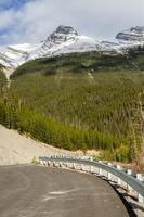 Columbia Icefield Highway durch den Jasper-Nationalpark, Alberta, Kanada foto